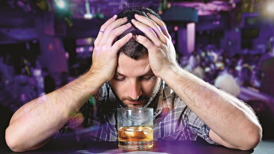 Bebem mais do que o razoável e não conseguem parar. Assim são os alcoólicos