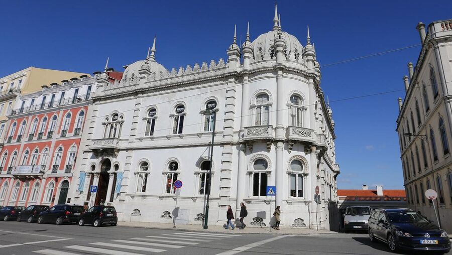 This old palace is right at the heart of Príncipe Real
