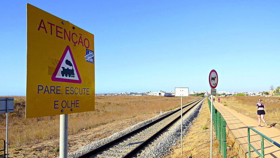 Passagens de nível pedonais vão passar a ser automatizadas para garantir a segurança dos banhistas    